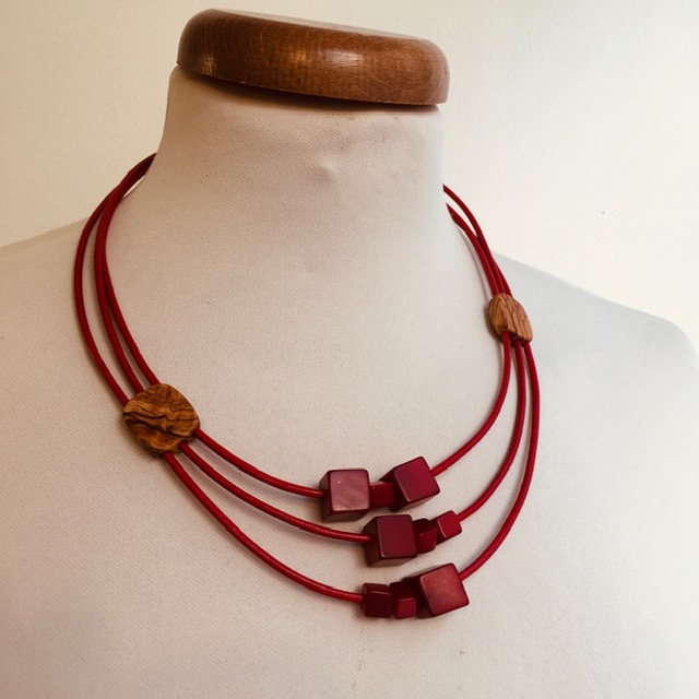 collier bois olivier ivoire végétal rouge Rootsabaga bijouterie fantaisie