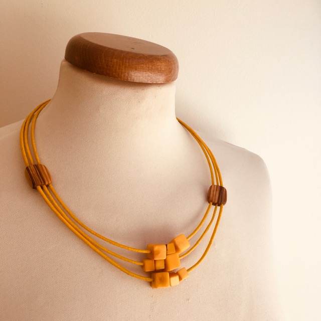 collier bois olivier ivoire végétal jaune Rootsabaga bijouterie fantaisie