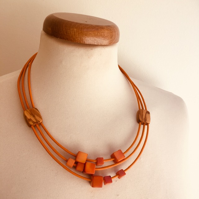 collier bois olivier ivoire végétal orange Rootsabaga bijouterie fantaisie