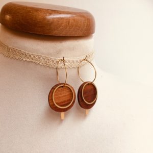 boucles d'oreilles créole dorée eclipse bois de prunier Rootsabaga bijoux uniques