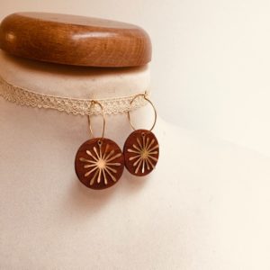 boucles d'oreilles créole dorée soleil bois de prunier Rootsabaga bijoux uniques