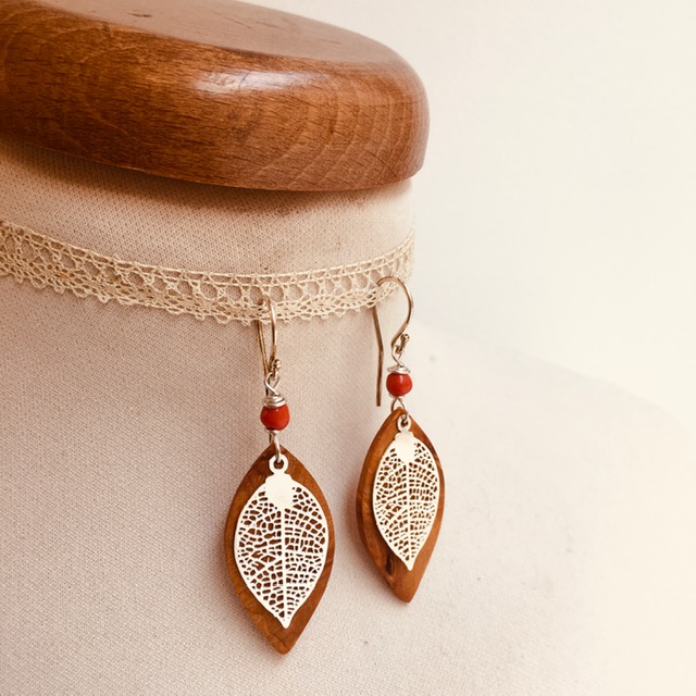 boucles d'oreilles bois feuille prunier orange argent Rootsabaga