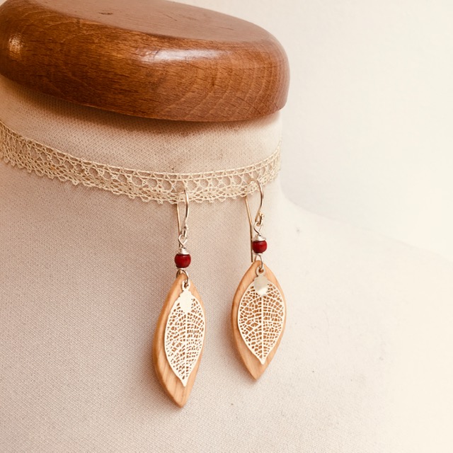 boucles d'oreilles bois feuille hêtre rouge Rootsabaga