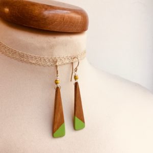 boucles d'oreilles bois lamelle peint vert fluo Rootsabaga bijou nature