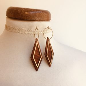 boucles d'oreilles créole dorée long losange évidé bois de prunier Rootsabaga bijoux naturels chic