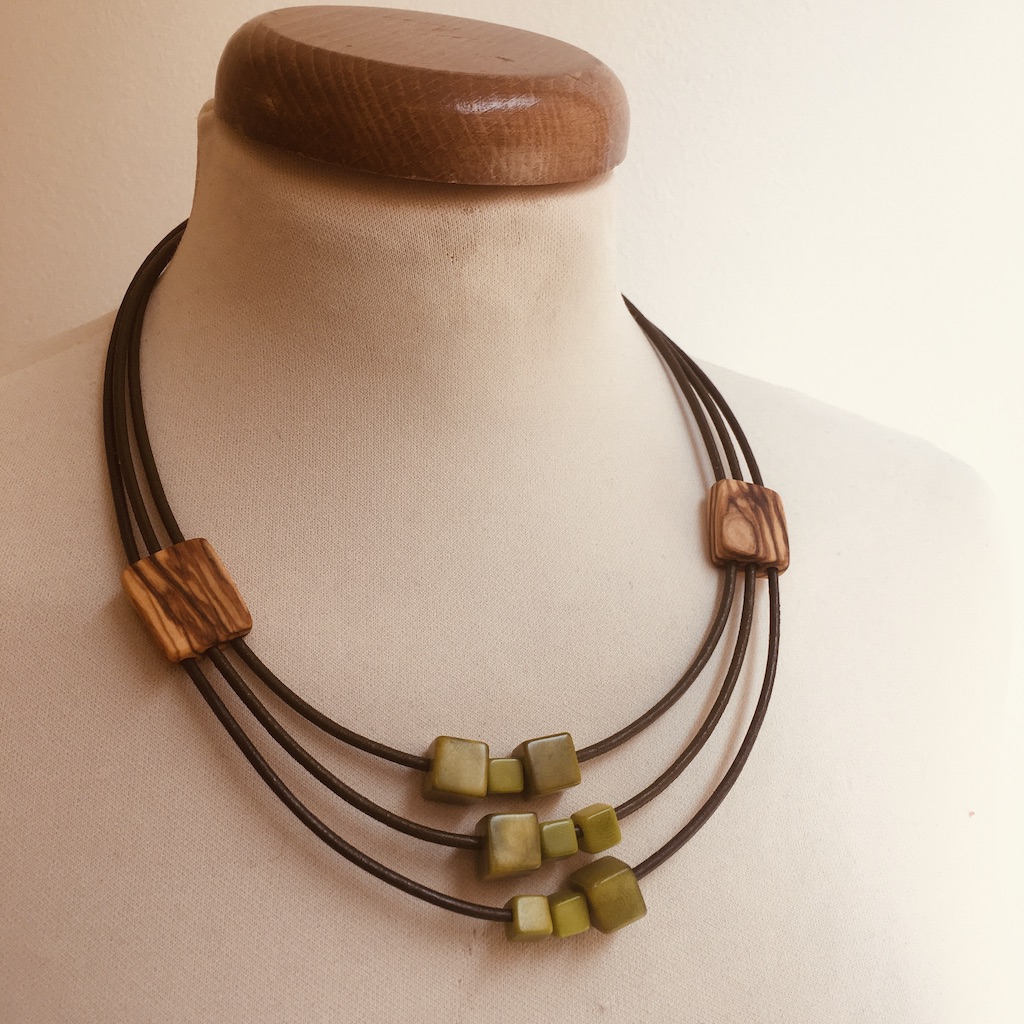 collier olivier ivoire végétal vert olive bijou artisanal naturel rootsabaga lyon