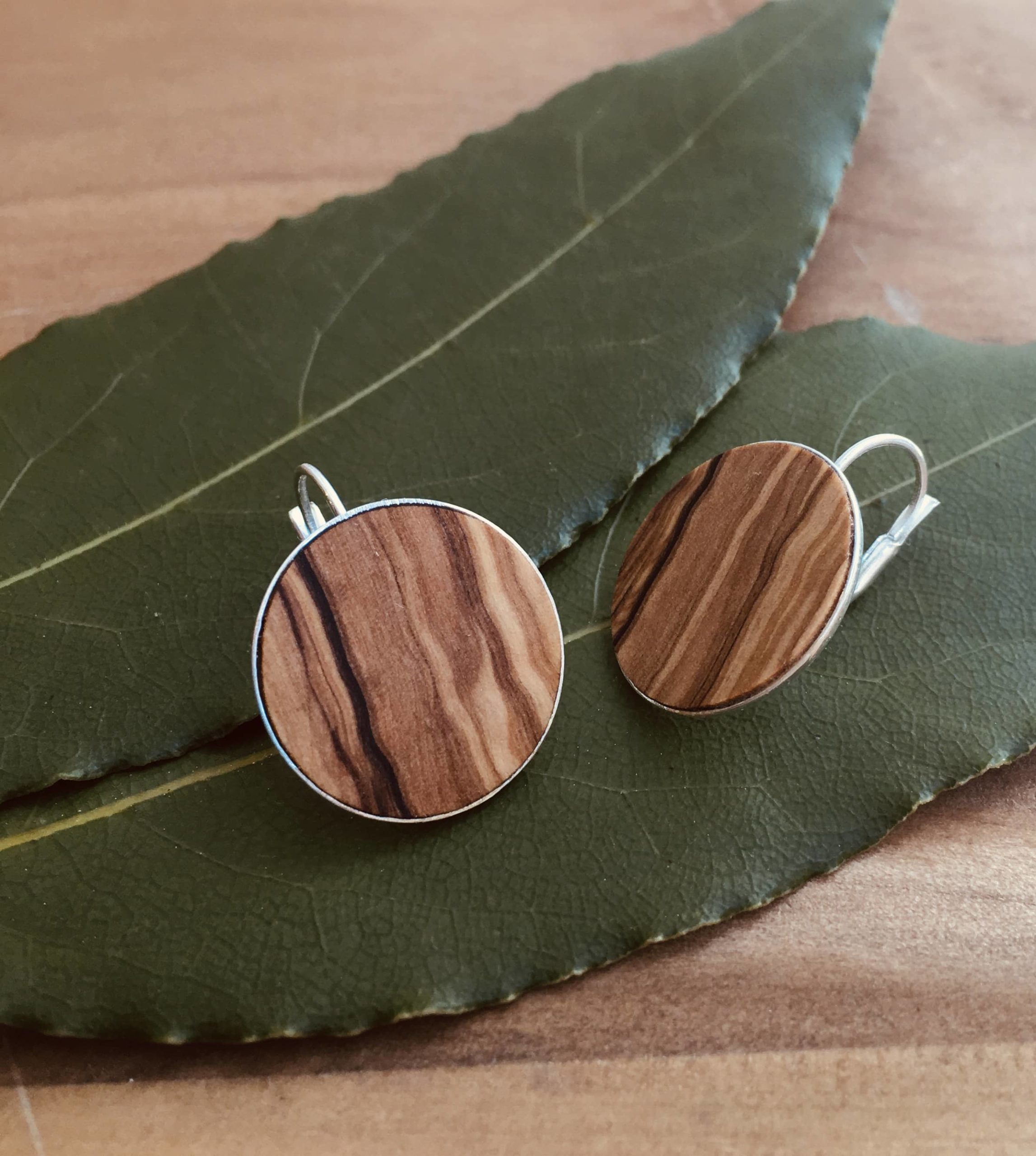 boucles d'oreilles dormeuse argent bois olivier 18mm fait main Rootsabaga Lyon