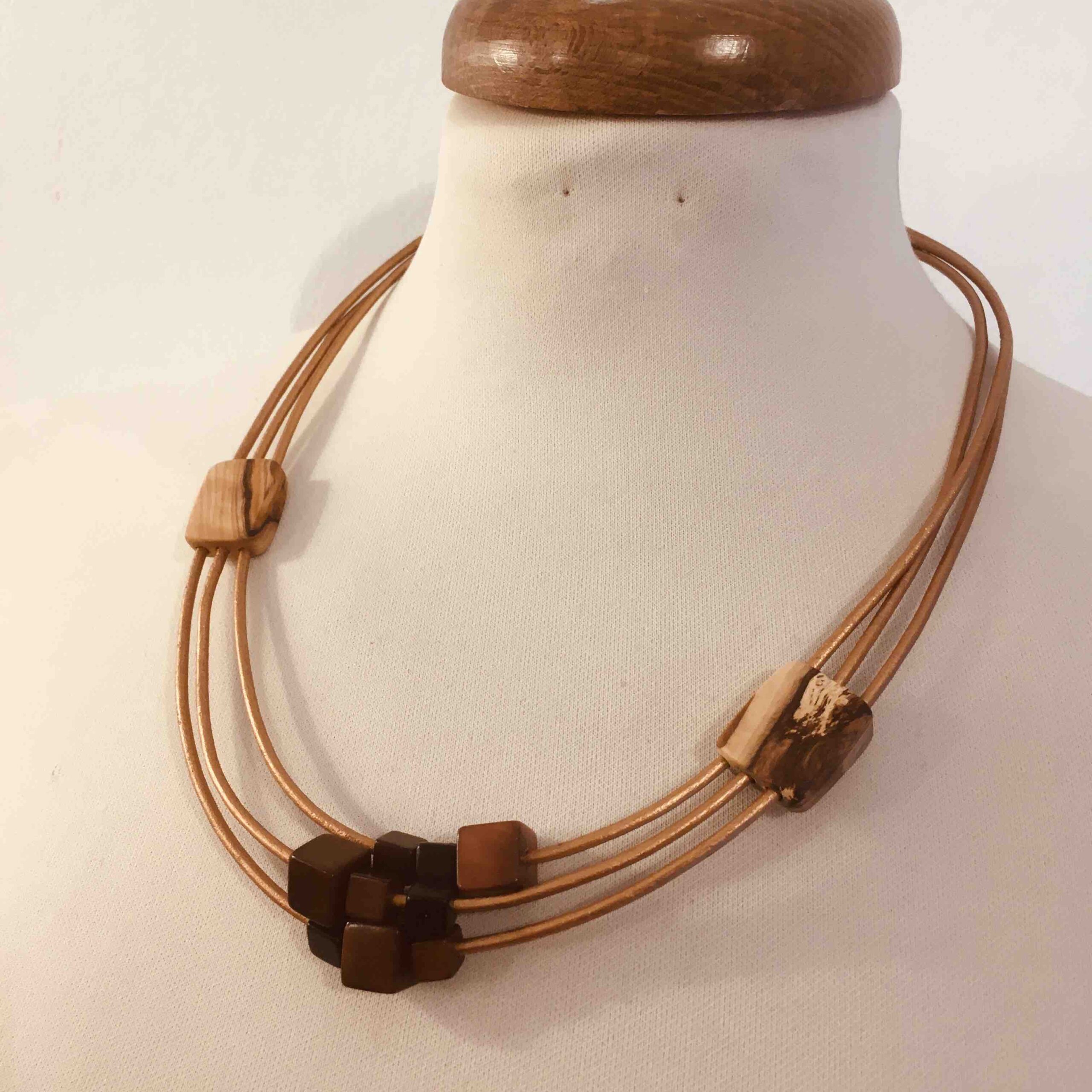 collier olivier ivoire végétal Rootsabaga chocolat doré