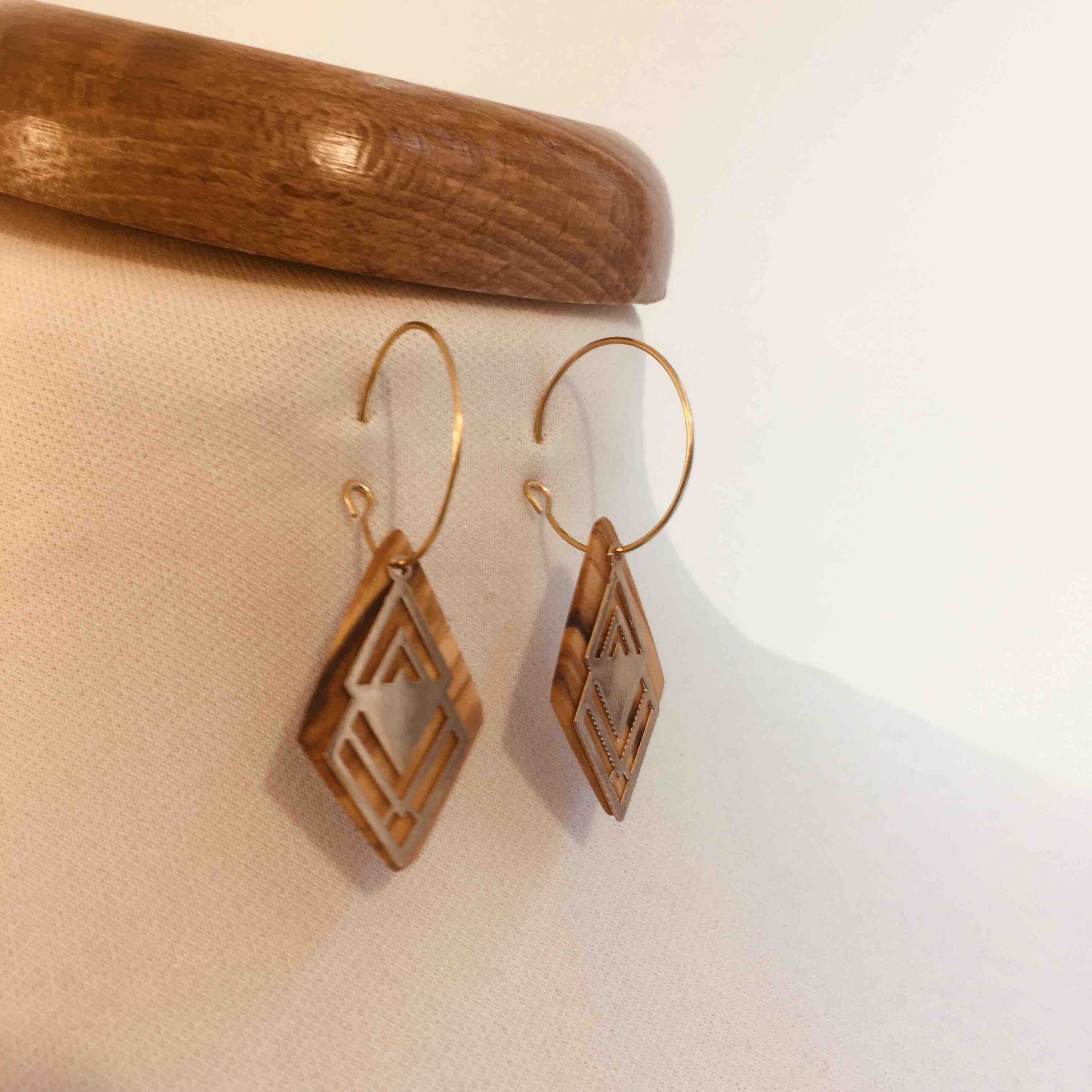 boucles d'oreilles créoles bois olivier laiton doré forme losange rétro