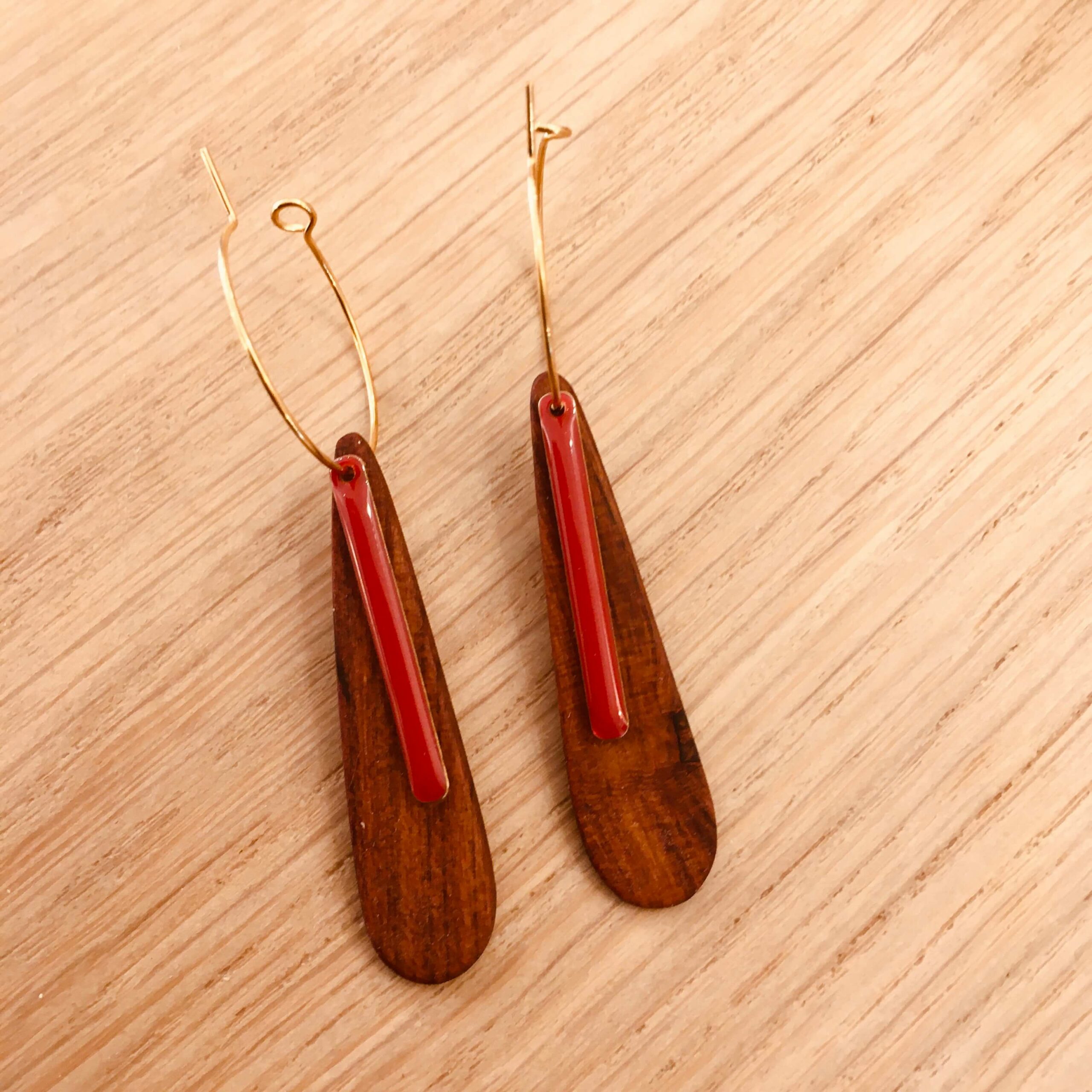 Créoles lamelle rouge bijou bois artisanal Rootsabaga