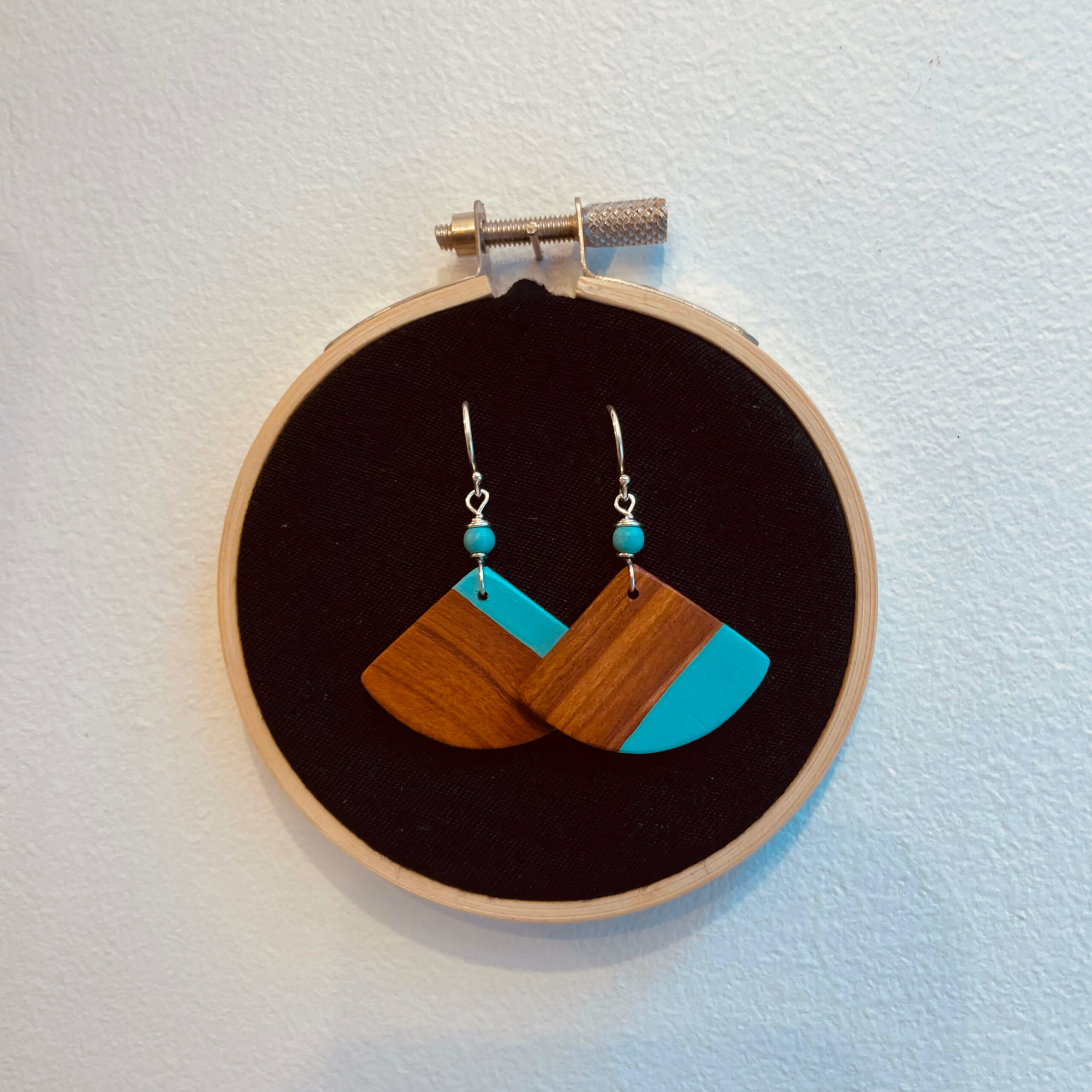 boucles d'oreilles bois peint eventail bijoux naturels bois rootsabaga couleur bleu glacial