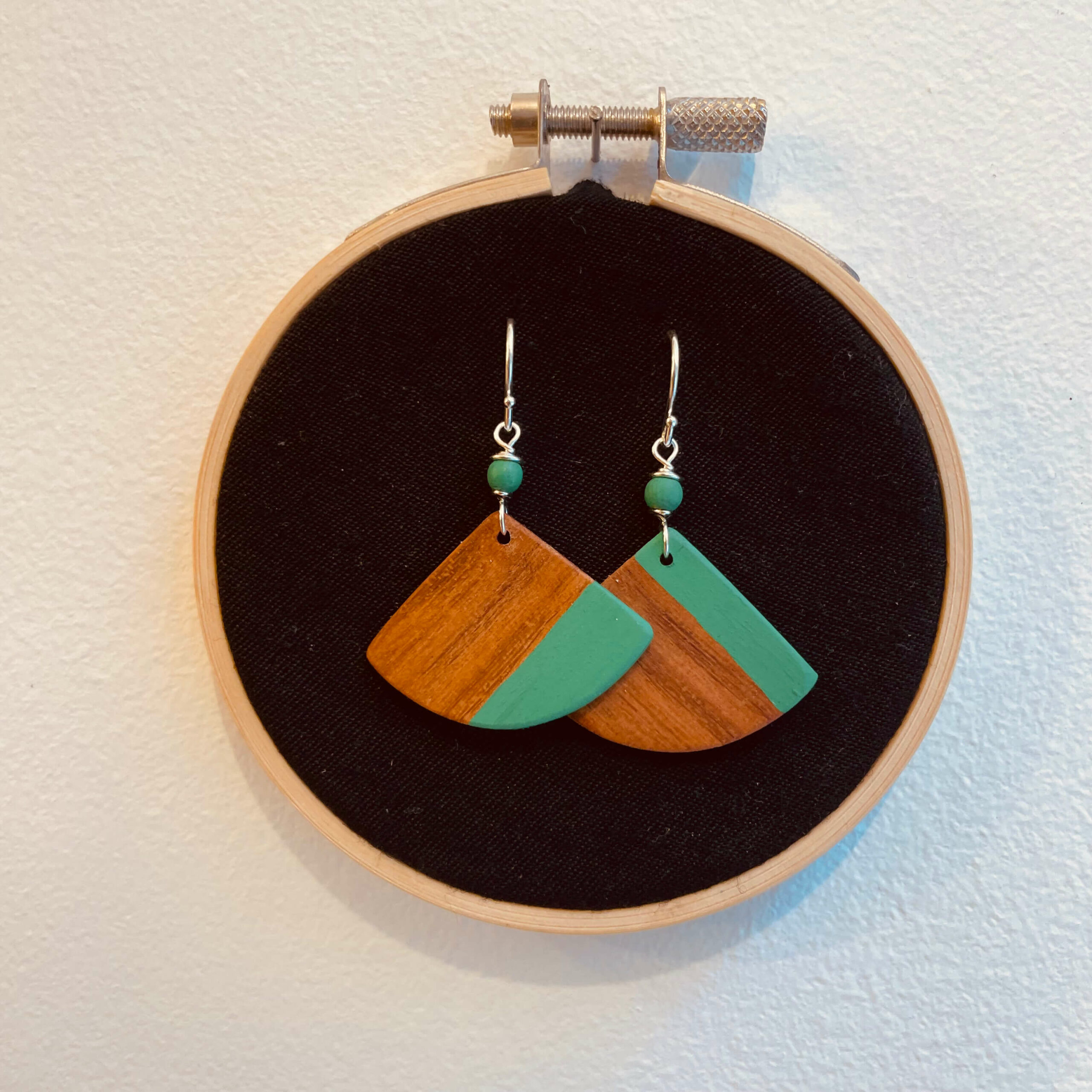 boucles d'oreilles bois peint eventail bijoux naturels bois rootsabaga couleur vert vif